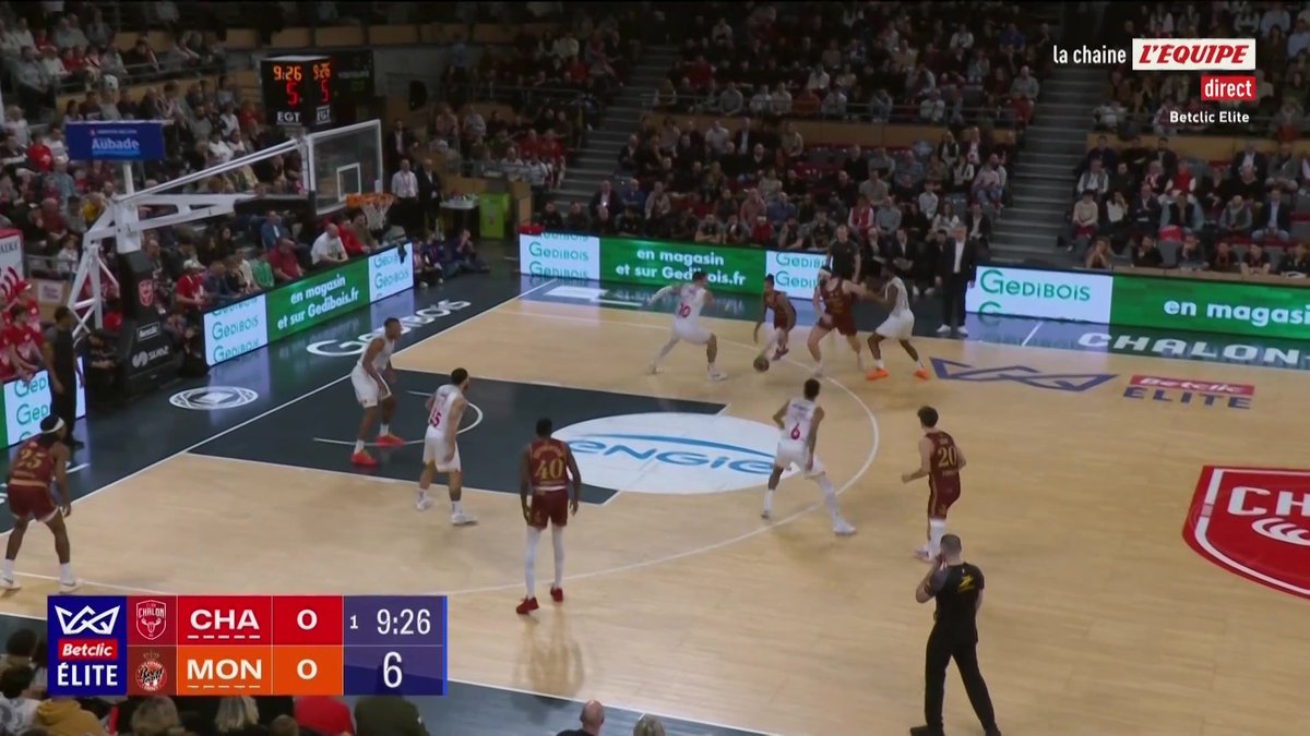 Les joueurs de l'AS Monaco ont levé leur menace de grève et sont bien présents sur le parquet de Chalon-sur-Saône #lequipeBASKET Suivez le match en direct sur la chaine L'Equipe ➡️