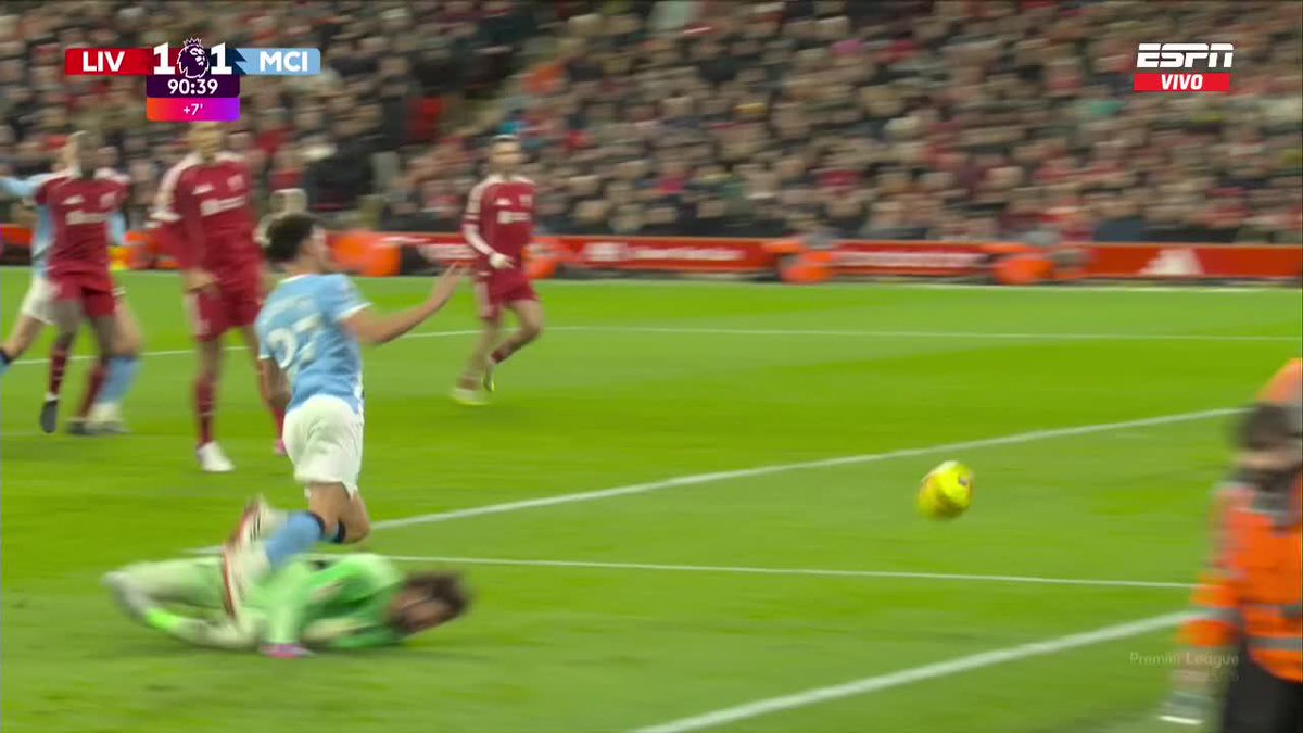 "ROBO" Por el penal que le cobraron al Manchester City sobre la hora ante el Liverpool por la Premier League. Son unos ladrones hijos de re mil putas.