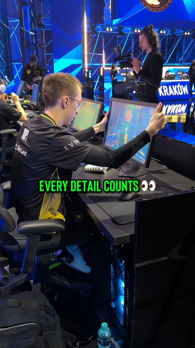 He sets up the same way every, single, time. ropz #IEM