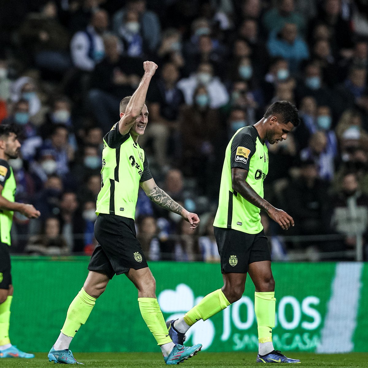 Amanhã é dia e não podíamos lembrar um clássico no Dragão sem esta jogada magnífica que acabou em golo do Nuno Santos 💚