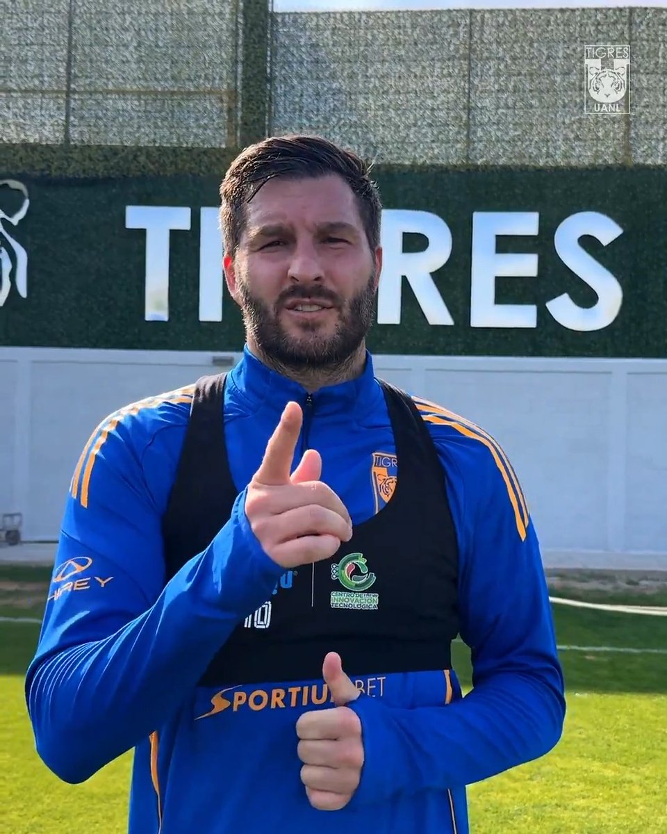 😎🤝🏈 ¡Nuestro goleador, Gignac Andre-pierre, devolviendo el saludo a Ty Okada y deseando todo el éxito a Seattle Seahawks en esta tarde de #SuperBowlLX ! NFL México