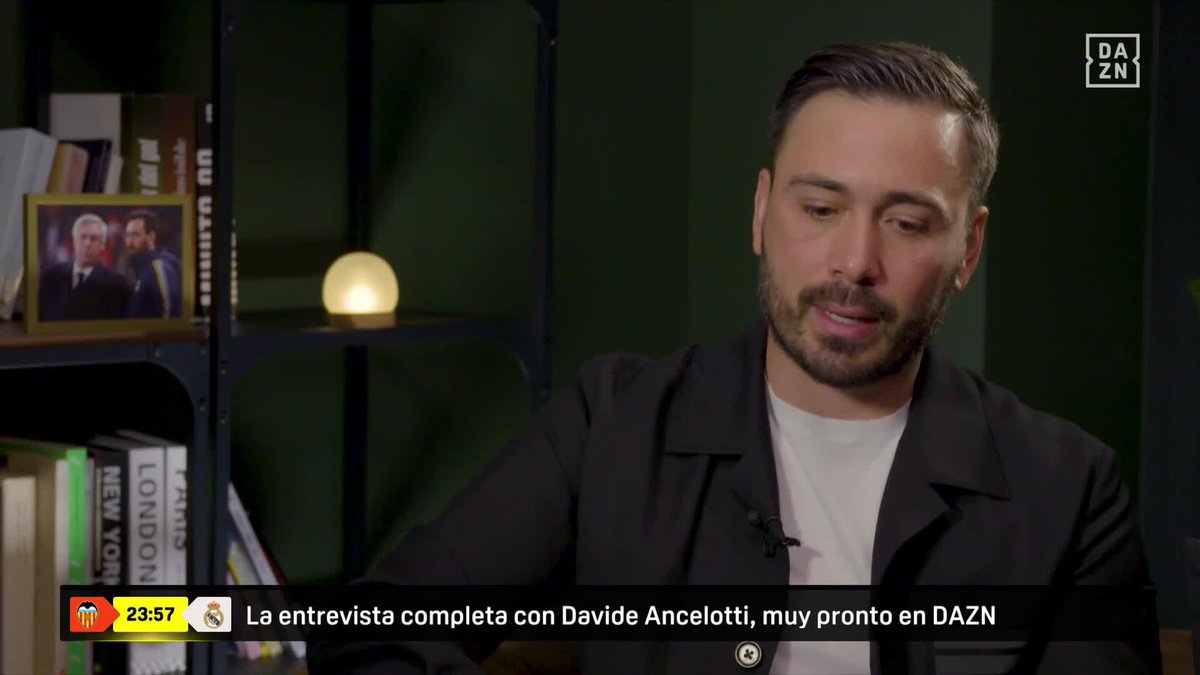 "Los jugadores tienen que entender su rol. Tener un rol distinto no significa tener un rol menos importante" 💥 "Joselu era el mejor en lo que hacía. Era suplente, lo aceptó y era el mejor de todos en ser suplente" 🙌 PURO FÚTBOL. DAVIDE ANCELOTTI Y Sergio Quirante ✨ PRONTO EN DAZN