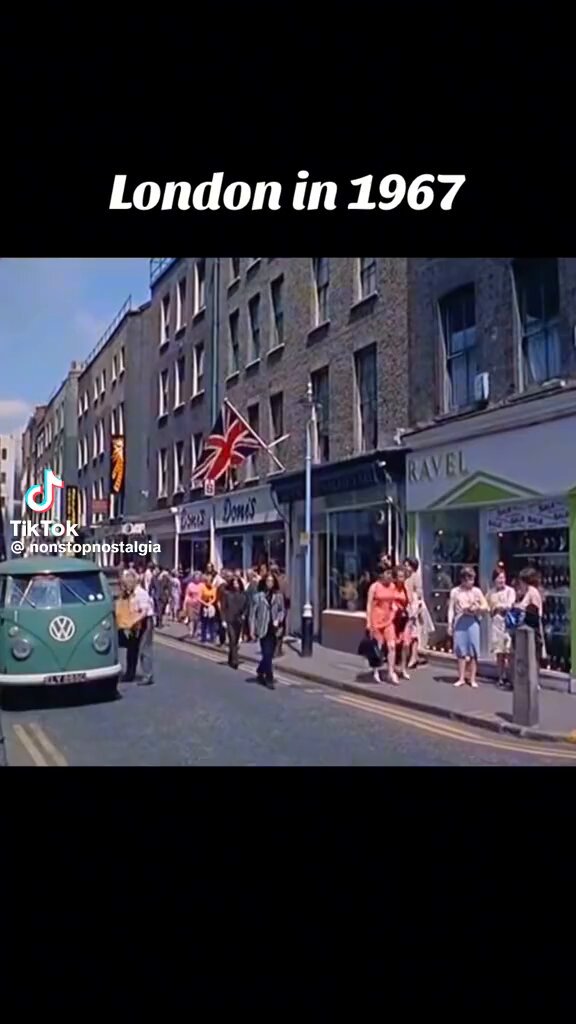 More and more each passing week, I get that feeling that I was born in the wrong time 🇬🇧 London 1967 🇬🇧
