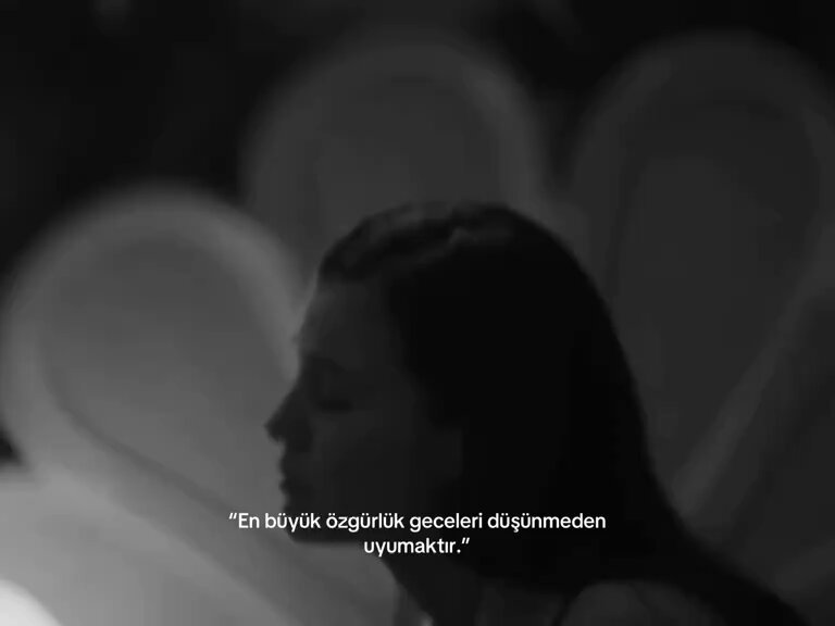 “En büyük özgürlük geceleri düşünmeden uyumaktır.”