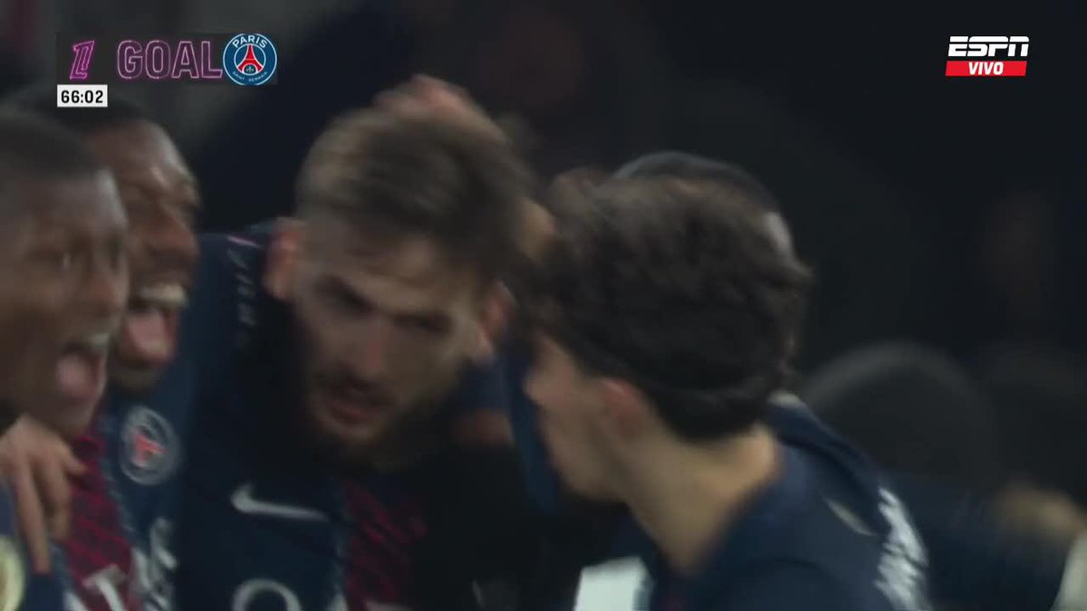 Miren este golazo de Kvaratskhelia.
