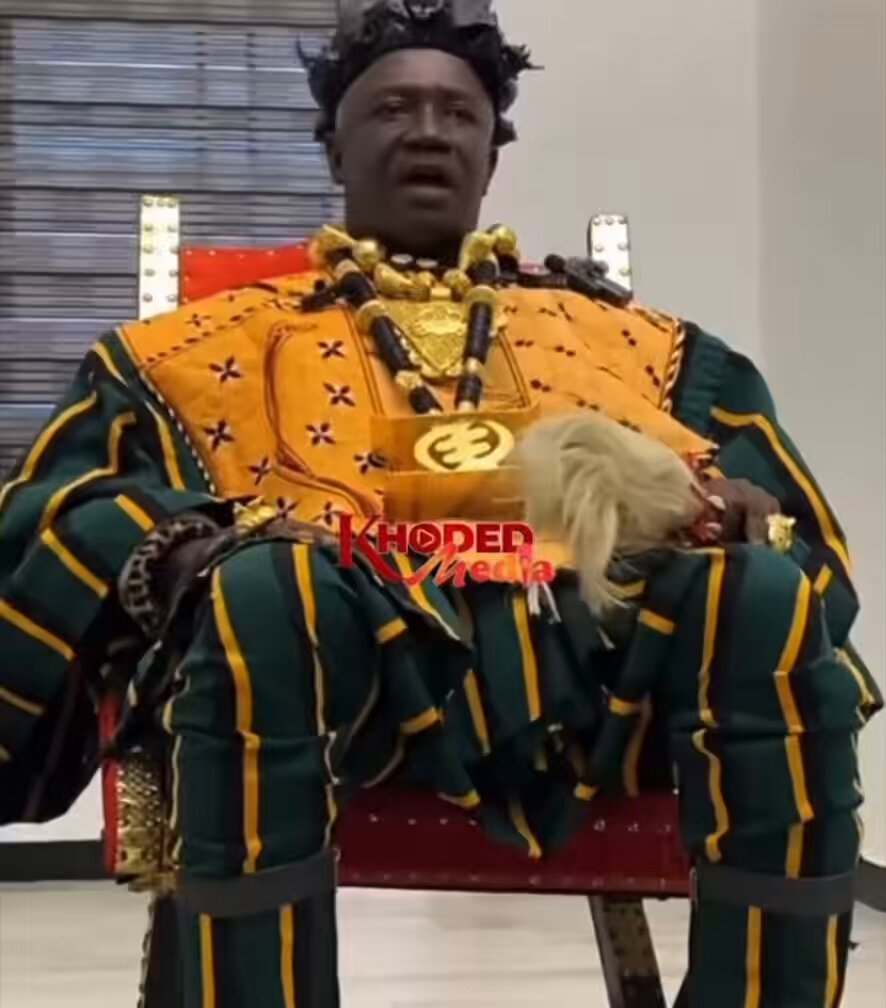 Hehe 😛 Nana Obodade aka The SANKWAS, the Krontihene of Akyem Asuom in the Eastern Region is back with more fire 🔥. This time raining more fire on Dr. Bawumia Dr. Mahamudu Bawumia.