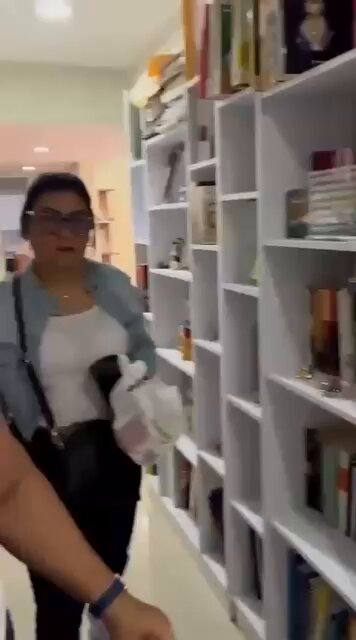 #AHORA | El reencuentro tras más de un año de secuestro de María Oropeza con su madre.