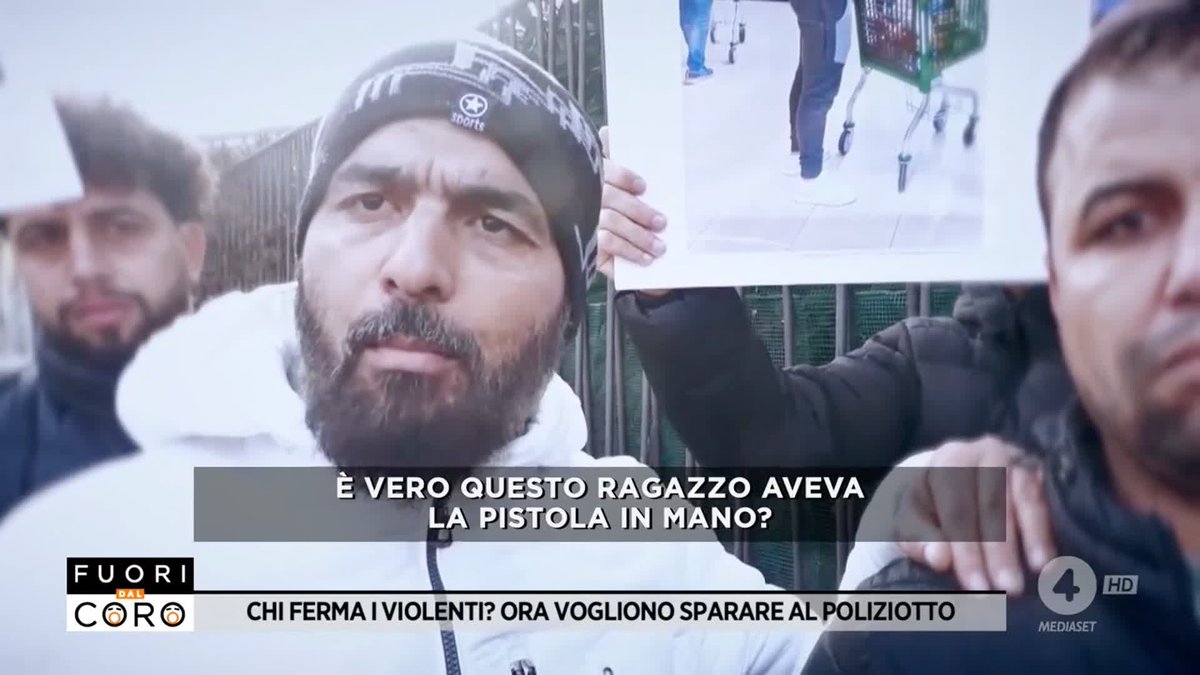 "Era una persona meravigliosa, un ragazzo come si deve!" Le manifestazioni in favore dello spacciatore immigrato irregolare ucciso a #Rogoredo da un poliziotto dopo che gli aveva puntato la pistola contro. Il servizio di Francesco Leone a #FUoridalcoro è su Mediaset Infinity