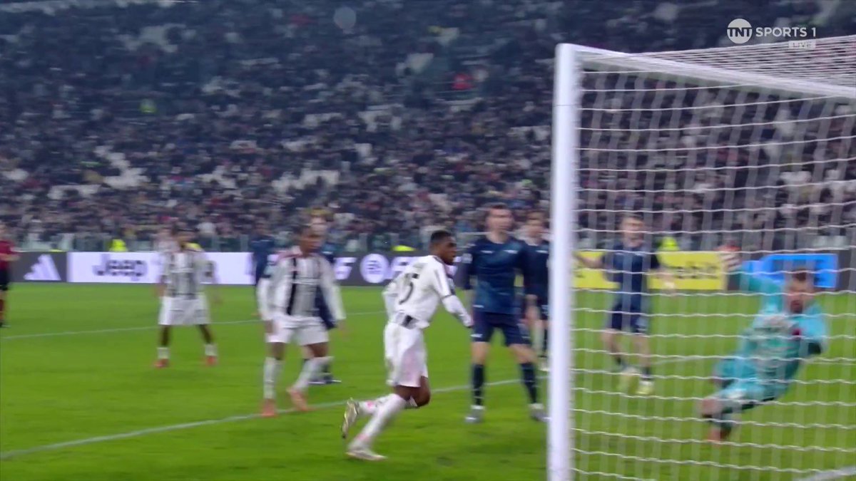 JUVENTUS LEVEL LATE ON 🤯 From 2-0 down, to 2-2 and it's Pierre Kalulu who emphatically heads home! Some turnaround! 📺 TNT Sports &amp; discovery+ UK