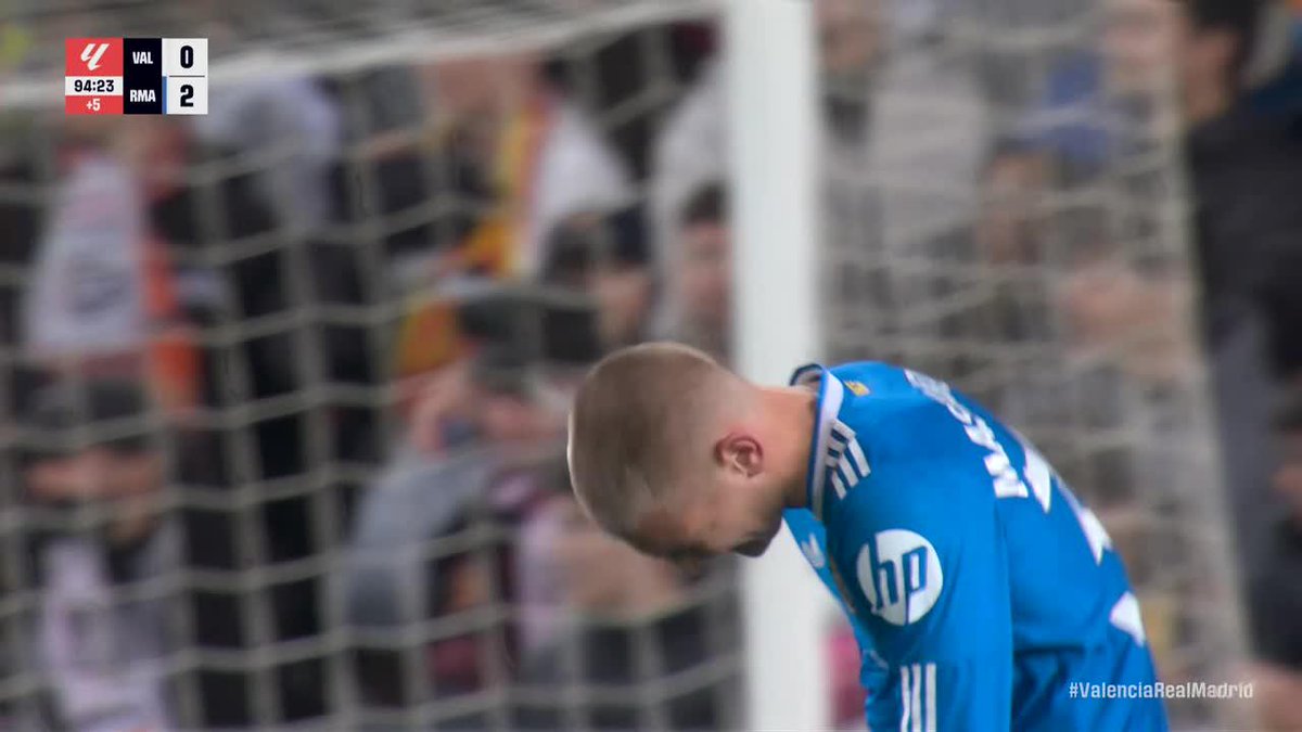 SE ANIMÓ FRANCO: en la última jugada del triunfo 2-0 de Real Madrid a Valencia por #LaLiga, Mastantuono remató y la pelota se fue desviada.