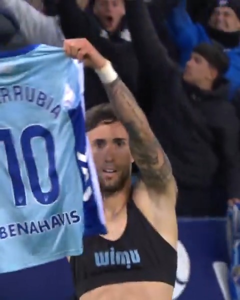LARRUBIA 💙 LA ROSALEDA ¡El Málaga CF le da la vuelta al encuentro en el descuento del #MálagaCultural! #LALIGAHYPERMOTION | #LALIGAHighlights