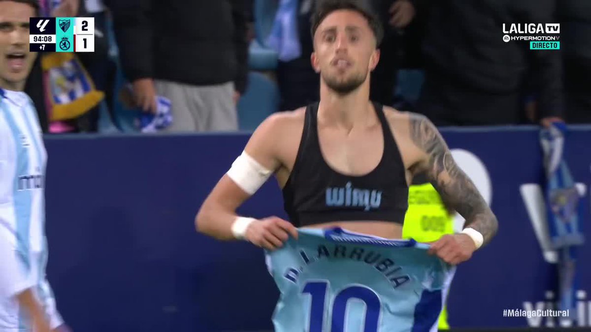ยกPรNGANLE UNA ALFOMBRA ROJA A DAVID LARRUBIA EN LA ROSALEDA! ๐ฉ ๐ฉ Doblete, remontada y tres puntos para un Mรกlaga que mantiene intacta la ilusiรณnโจ #LALIGAHYPERMOTION