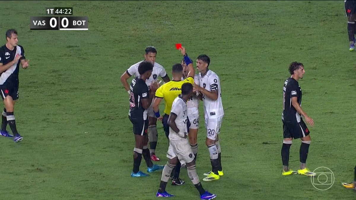 🟥 O lance da expulsão de Marquinhos, do Botafogo. 🎥 TV Globo 📺 | ge