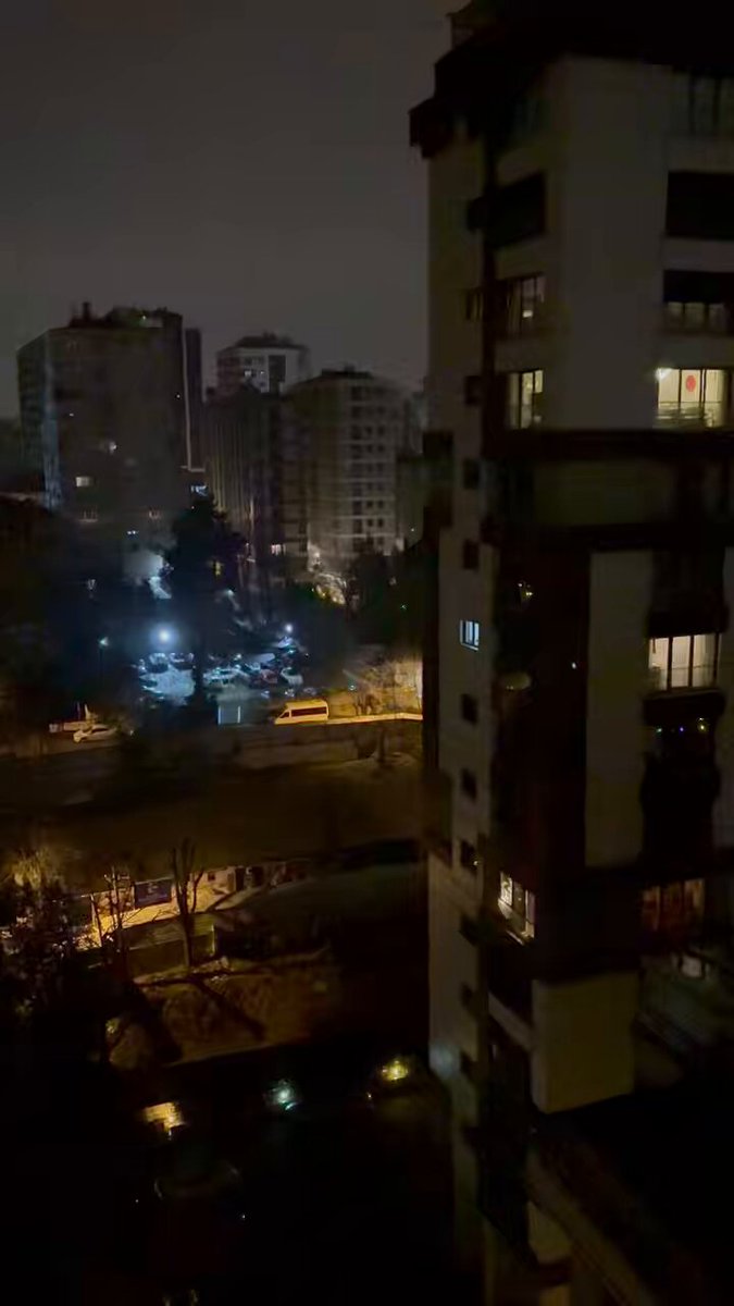 Gece 01:30 ve Kadıköy Göztepe mahallesi yarım saattir bu canhıraş anonsla sinir krizi geçiriyor. Kimse durduramıyor bu anonsu. Şaka mı bu? İBB Çözüm Merkezi Kadıköy Belediyesi TC İstanbul Valiliği