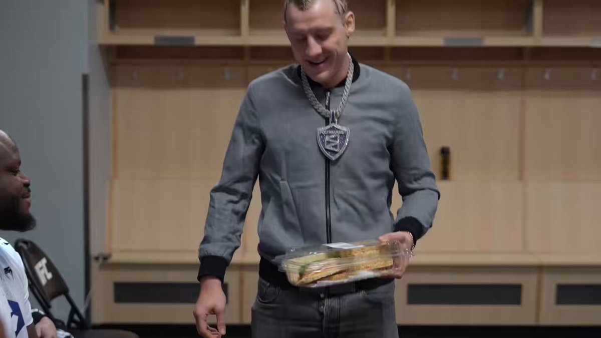 Paddy Pimblett ate too much candy backstage before fighting Justin Gaethje 😭 “I just crucified that [toilet]. Was about 6 logs, it just wouldn’t stop.”