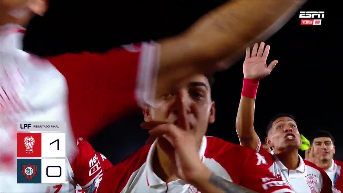 "UN MINUTO DE SILENCIO..." Fiesta total de Huracán por el 1-0 a San Lorenzo en el Ducó por el #TorneoApertura. 📺 ESPN Premium | Suscribite al Pack Fútbol en