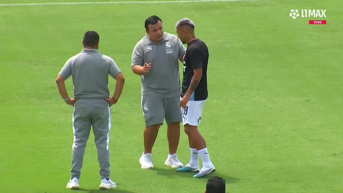 Animando a los socio Pascion “para que vengan a ver a Universitario.” Dios mío. Todas las áreas del club hasta más huevas