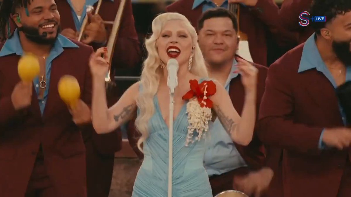 Lionel Messi'nin telefonundaki en ünlü isim olan Bad Bunny, Super Bowl'da sahne aldı. Lady Gaga sürprizini kimse beklemiyordu...