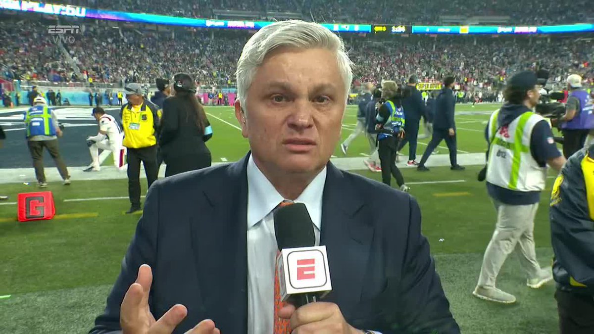 "HAY QUE SENTIRSE ORGULLOSO, BENITO LE CANTÓ EN ESPAÑOL A LA FIESTA MÁS IMPORTANTE DE LOS AMERICANOS" 🥺 John Sutcliffe se puso emotivo por el mensaje de Bad Bunny en su show durante el halftime del Super Bowl LX. Disfruta del Super Bowl x ESPN y #DisneyPlus Premium. 📺