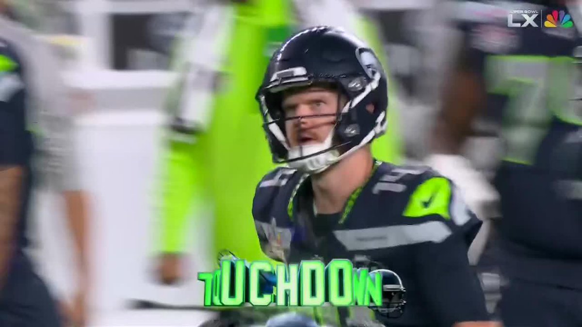 FIRST TOUCHDOWN OF THE SUPER BOWL ‼️ Sam Darnold to AJ Barner for six! 💰 (📺 NBC)