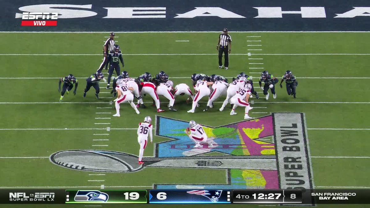 ¡Un venezolano anotando en el Super Bowl! ¡Histórico lo de Andrés Borregales para Patriots! 📺 #SuperBowlLX | #DisneyPlus Plan Premium