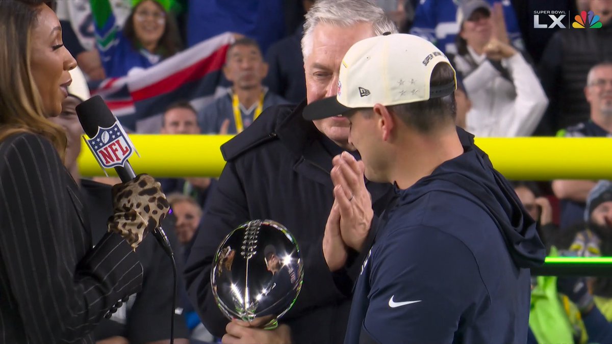 A players' coach. 💚 Mike Macdonald made sure to include Kenneth Walker and Sam Darnold before raising the Lombardi Trophy. #SBLX