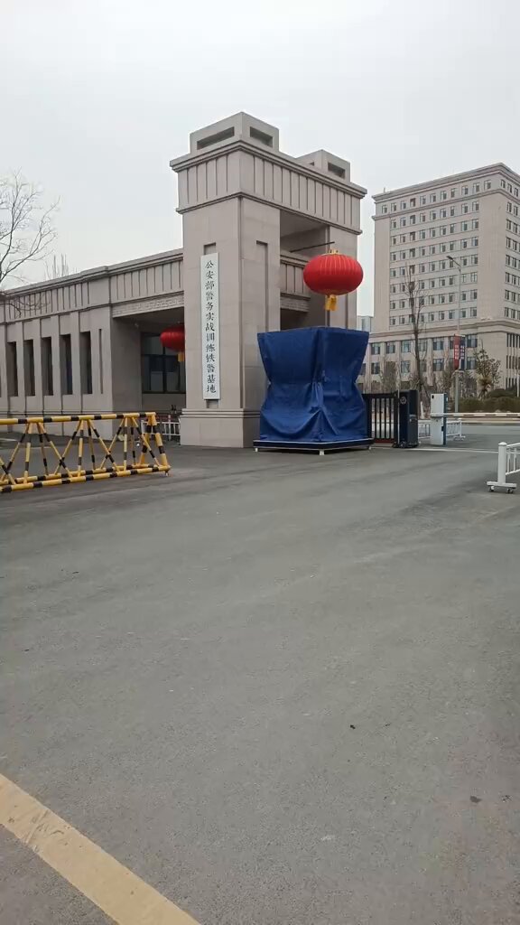2月4日，河南省郑州市，郑州警察学院，欠薪，工人 打地铺堵门讨薪 。 2月4日，北京市，中建二局欠薪，工人敲盆讨薪。 2月6日，四川省成都市。都江堰市住建局。项目欠薪，工人要求政府协助介入讨薪。一名情绪激动的工人直接躺在了地上。 2月6日， 河北省唐山市。 首唐宝生欠薪，工人堵门讨薪 。