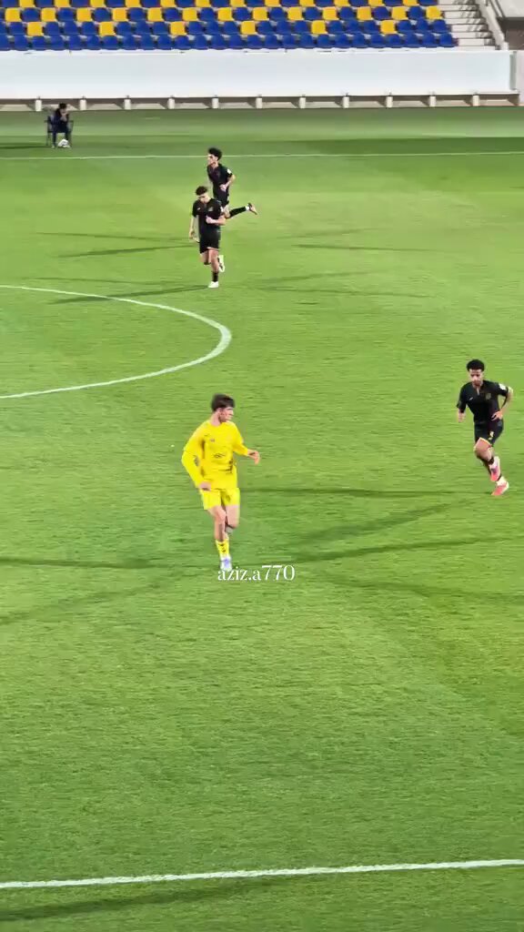 ظلم النصر ليس على مستوى الفريق الأول فقط بل تجاوز ذلك للفئات السنية ومختلف الألعاب في النادي تعاني من الظلم حيدر عبدالكريم من أول مباراة وشاف بعينه كيف ينحر النصر