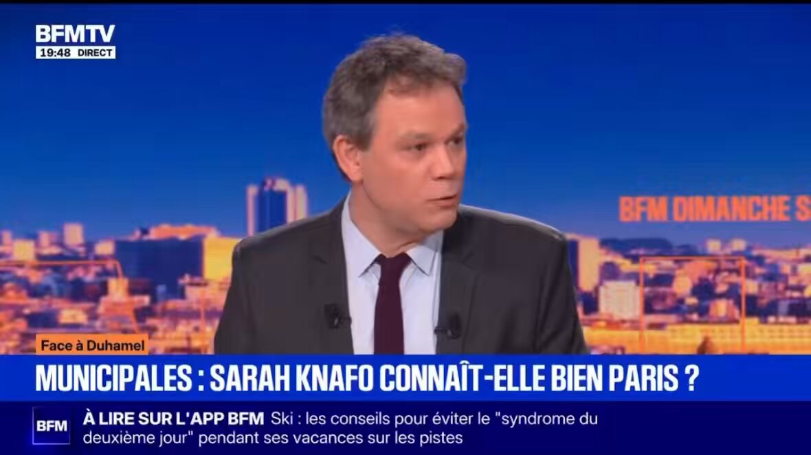"Ouah gros lapsus j’ai dit annuel au lieu de mensuel" On a la télé Sarah Knafo il t’a dit "ça ferait des heureux si c’était mensuel" et t’as répondu "oui ça dépend des endroits" Alors que le pass est identique partout en IDF 🤣🤣🫵🏻🫵🏻🫵🏻