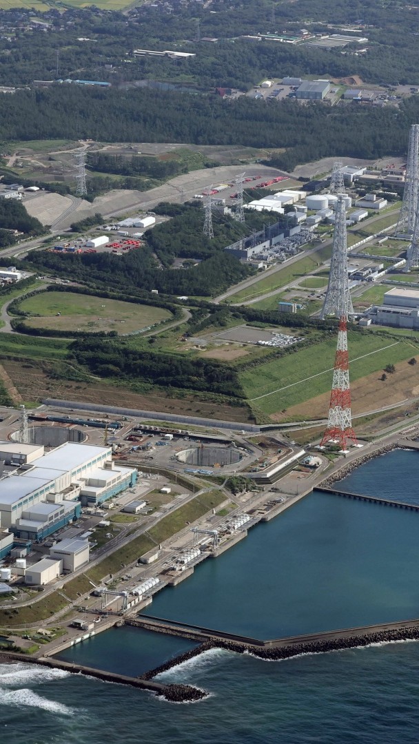 La plus grande centrale nucléaire du monde redémarre ☢️ 11 ans après Fukushima et sa mise à l'arrêt totale, la centrale japonaise de Kashiwazaki-Kariwa va redémarrer progressivement ses 7 réacteurs. Le Japon veut réduire sa dépendance aux importations de gaz. 🎙️ @JBHuet