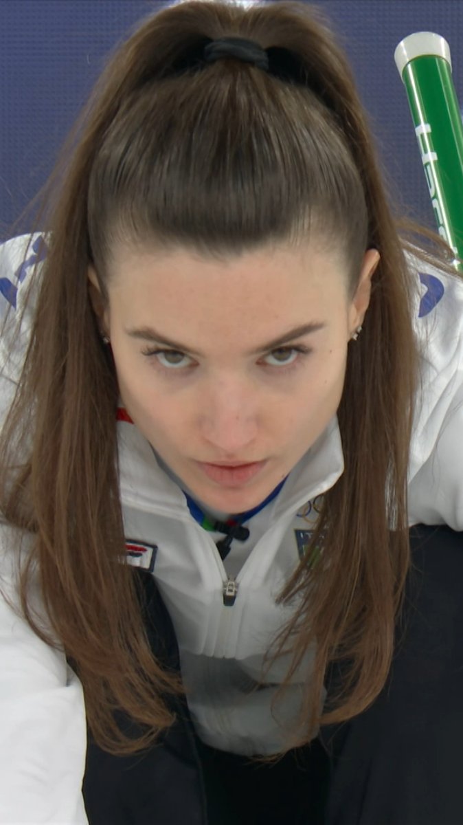 To jest właśnie 𝐂𝐔𝐑𝐋𝐈𝐍𝐆❗ 🥌 Mistrzowska precyzja Stefanii Constantini 🤯🎯 #MilanoCortina2026