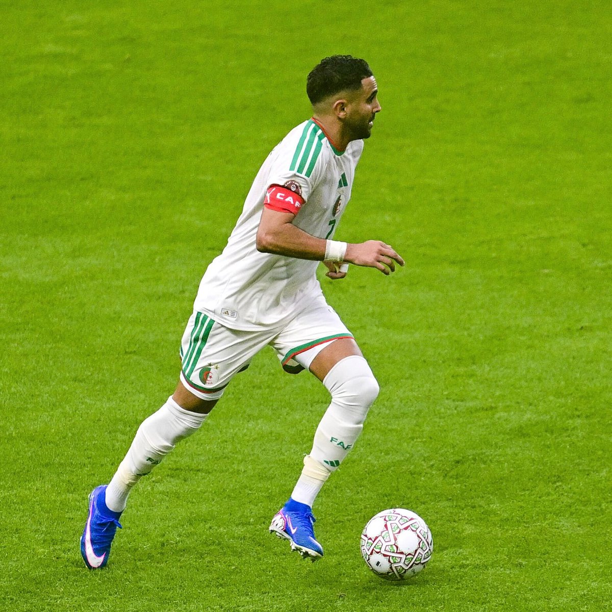 Mahrez. The ball at his feet is symphonic. ✨🇩🇿 #TotalEnergiesAFCON2025