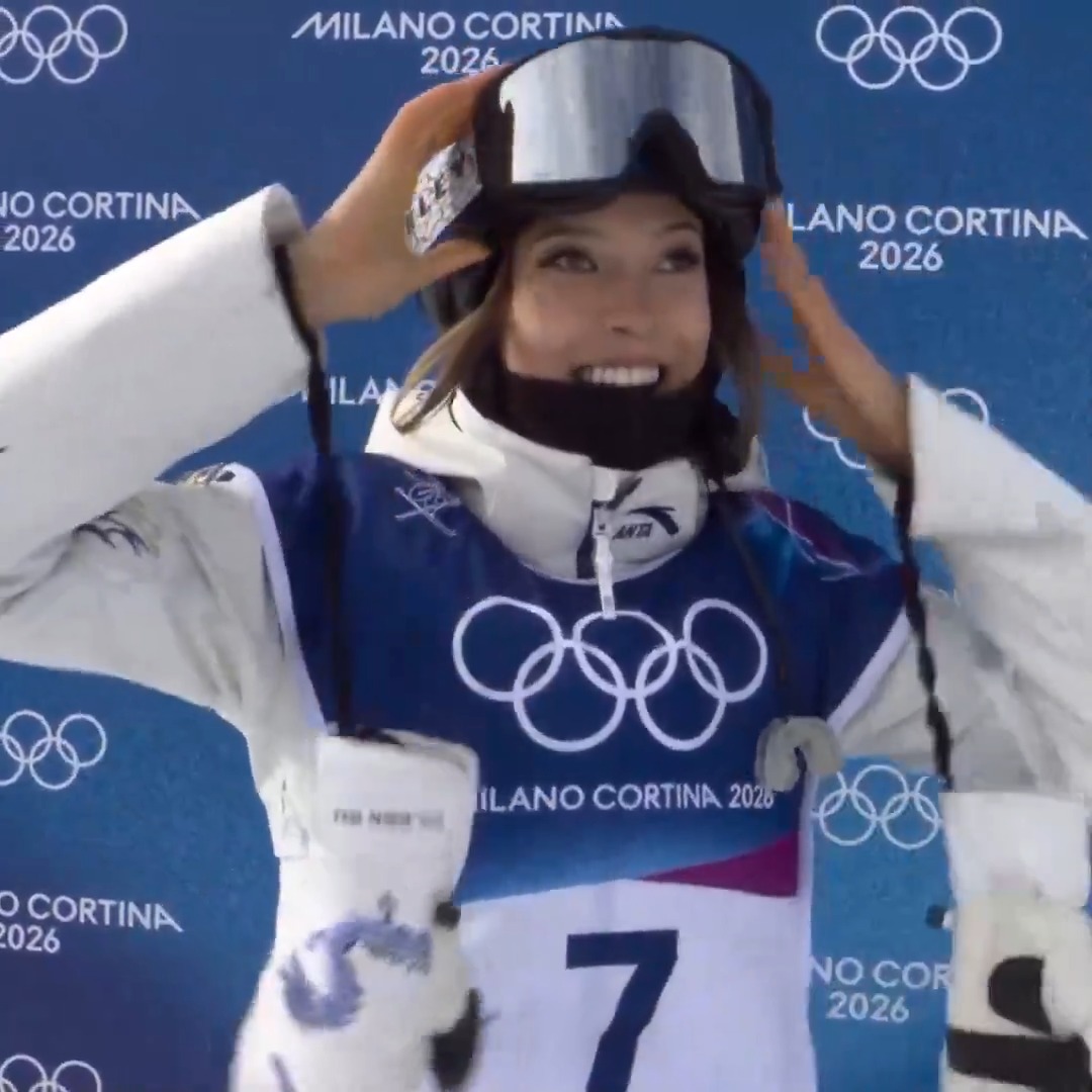 Eileen Gu delivers a scorching 86.58 in the Women's Slopestyle final to top the leaderboard after her first run. 🔥
