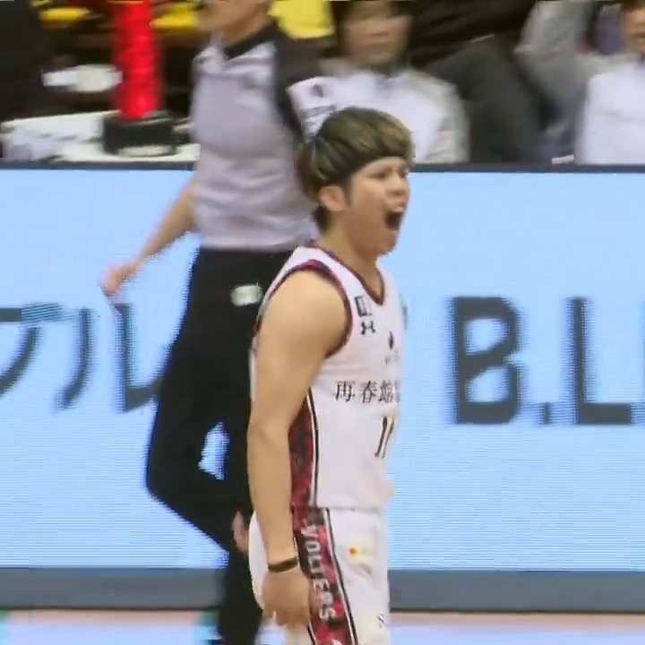#石川海斗 オンファイヤー🔥🔥 スリー8本を沈め32得点の大活躍💫 3P成功率も66.7%と驚異の数字を叩き出す💥 #鹿児島レブナイズ 🆚 #熊本ヴォルターズ 🏀りそなグループ #Bリーグ🏀 B2第19節|GAME1 見逃し視聴はこちら👇 #バスケットLIVE 配信中📡 B.LEAGUE(Bリーグ) 熊本ヴォルターズ
