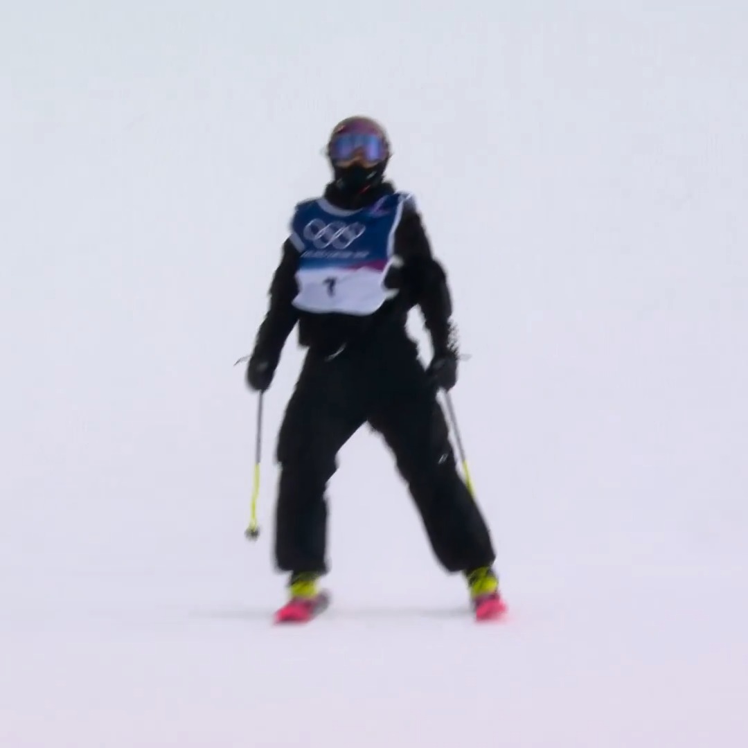 With the Women's Slopestyle gold medal secured, Mathilde Gremaud wore the Swiss flag as a cape on a final run victory lap. WHAT A FLEX. 💪