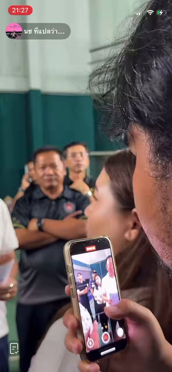 ชลบุรี เขต 1 กลายเป็น ประชาชนต้องเอาระเบียบให้เจ้าหน้าที่ดูว่า การยุบหีบ (บัตรเขียว+ชมพูที่นับแบ้วมารวมหีบ) ก็ต้องรัดเคเบิลไทร์ แล้วจนท.เซ็น 4 ด้าน แต่ดันปัดว่าเป็นดุลพินิจผอ.หน่วย พอถาม งี้ผอ.ไม่ทำตามระเบียบเหรอคะ วนกบับไป ไม่มีงบซื้อเคเบิลไทร์ #นับใหม่ทั่วประเทศ