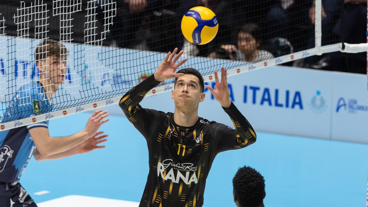 #CoppaItalia 🇮🇹🏆: CHRISTENSON CONDUCTS VERONA TO HISTORY 👑 Micah Christenson came to Verona with a simple mission: turn a talented squad into champions. Mission accomplished. 💥 The Hawaiian maestro orchestrated back-to-back 3-0 demolitions against Perugia and Trento to deliver Rana Verona's first-ever trophy: a Final Four performance that felt like a masterclass in precision, power and pure volleyball poetry ✨ 📺 Relive the performance on VBTV: 🏐 #Volleyball #Pallavolo #SuperLega