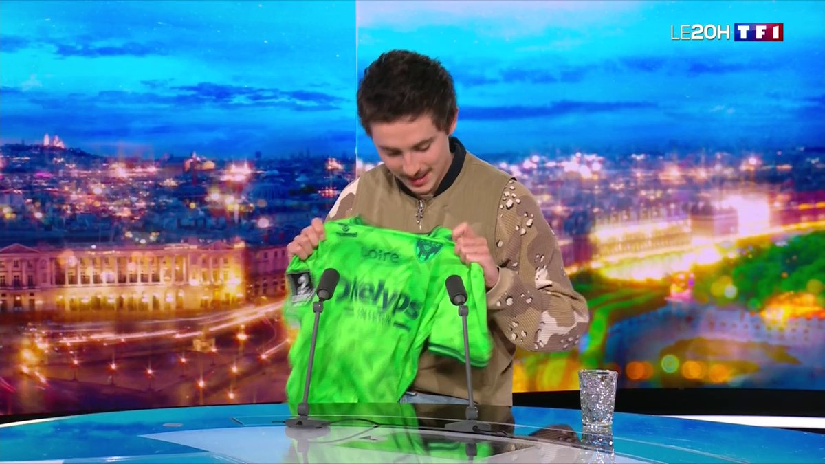 Saint-Etienne surprised lifelong fan Timothee Chalamet and launched a new jersey while he was being interviewed on French TV ๐คฉ Upon being presented with the new fourth shirt, Chalamet immediately kissed the badge ๐