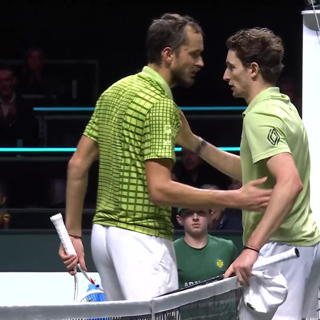 A win to begin for Ugo ✅ Ugo Humbert defeats Daniil Medvedev 7–6 3–6 6–3 to claim his first career win in Rotterdam #abnamroopen