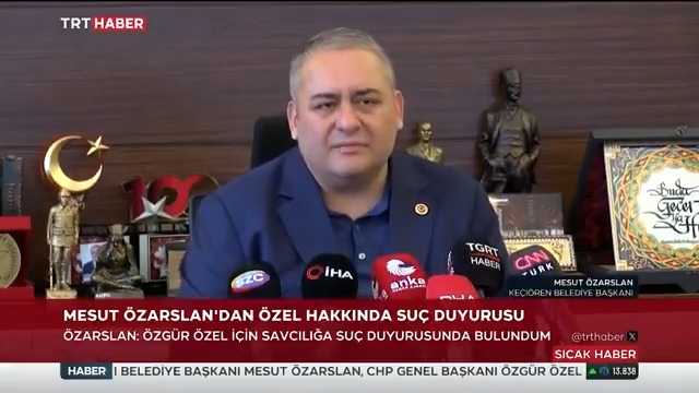 CHP'den istifa eden Keçiören Belediye Başkanı Mesut Özarslan, CHP Genel Başkanı Özgür Özel hakkında tehdit ve hakaret suçlamasıyla suç duyurusunda bulundu. Özarslan, Özel'in mesajları sildiğini öne sürdü. 📌"Neden sildin Özgür Özel? HTS kayıtları yok mu zannediyorsun?"