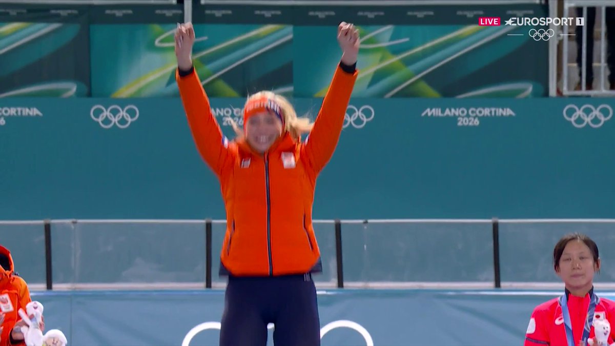 🔥🇮🇹 | Daar staat ze! Jutta Leerdam krijgt de gouden medaille om haar nek gehangen. Op naar het Wilhelmus! 🥇⛸️🇳🇱 #MilanoCortina2026 Winterspelen 👀 HBO Max