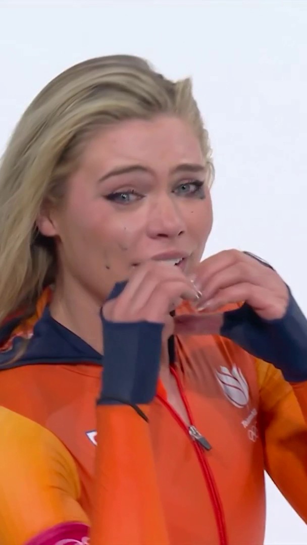 Record breaker. Tears in the stands 🥹 Jutta Leerdam storms to a sensational Olympic record in the women’s 1000m as Jake Paul watches on in tears after her historic skate ⛸️🚨