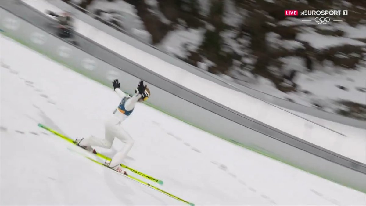 KACPER TOMASIAK JEST WIELKI 🫰 Podium nie będzie dziś wykluczone ❌ Ależ by to była piękna historia 😍😍😍 #MilanoCortina2026 #skijumpingfamily #TeamPL #HomeOfTheOlympics