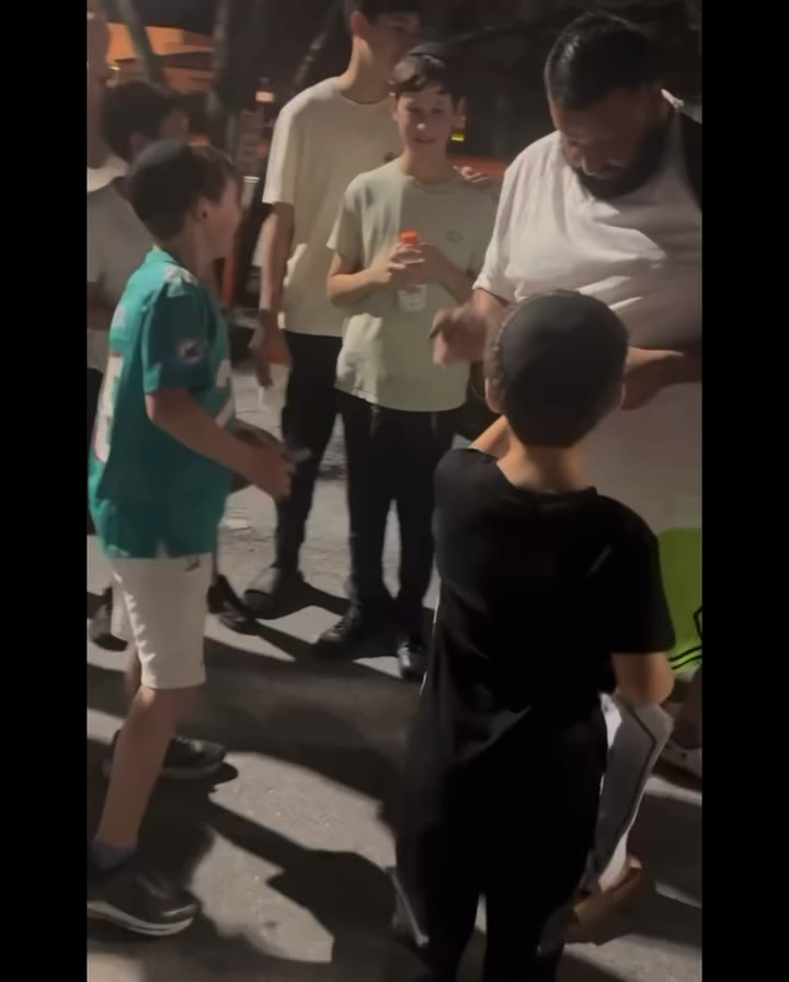 DJ Khaled, who is Palestinian American, signing a Jewish kid's tzitzit. In a world so darkened by hate, sometimes it's the smallest acts of kindness that speak the loudest 💜