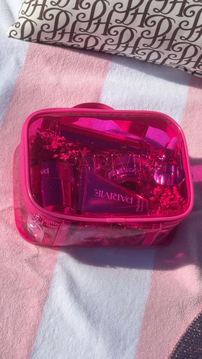 Mentally, I'm sitting poolside with my Parívie Beauty keeping my skin glowing ☀️⛱️ Give yourself something luxurious this Valentine's Day: