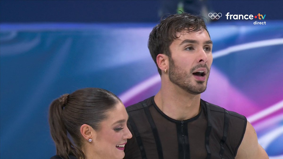 ❄️ #MilanoCortina2026 | 🥹​ 90.18 ! Record de la saison en danse rythmique pour Guillaume Cizeron et Laurence Fournier Beaudry ! 🇫🇷 Nos Français sortent le grand jeu et prennent la 1ère place provisoire. 👀 Suivez les JO sur la chaîne sport :