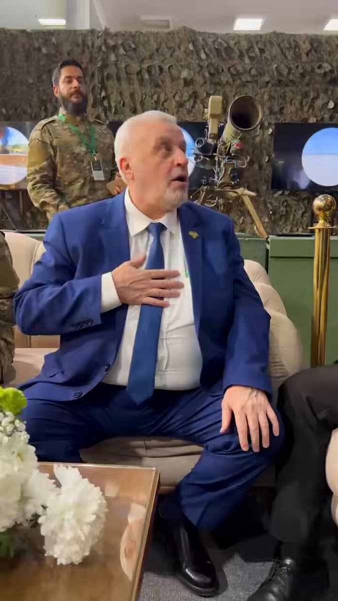 كلمتي للإخوة العسكريين في جناح وزارة الدفاع في معرض دمشق الدولي للكتاب