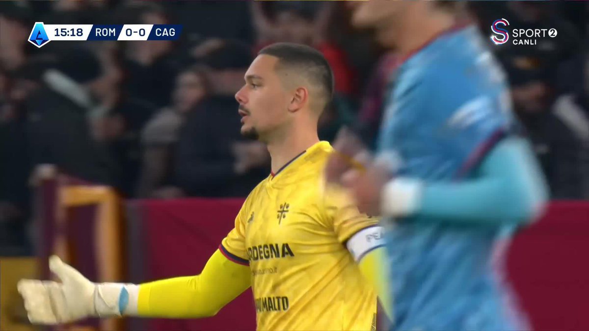 Elia Caprile, Roma'ya gol hediye etmek üzereydi! 😬