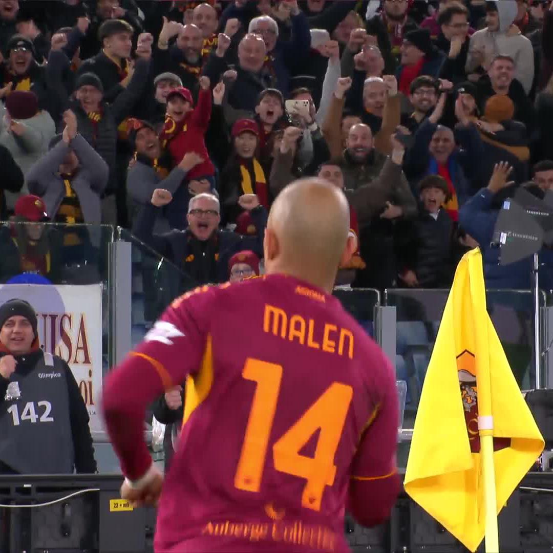 Donyell Malen! A delightful chip! 🤩 #RomaCagliari 1-0