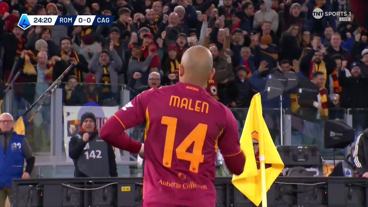 Donyell Malen hits a perfect chip to give Roma the lead over Cagliari 😮💨 📺 TNT Sports & discovery+ UK